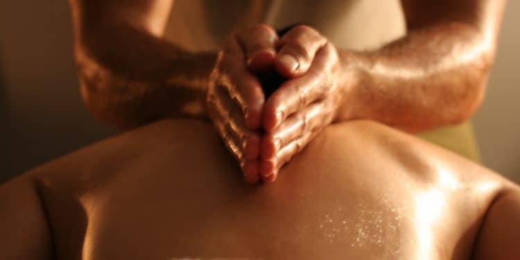 apprendre le massage ayurvédique