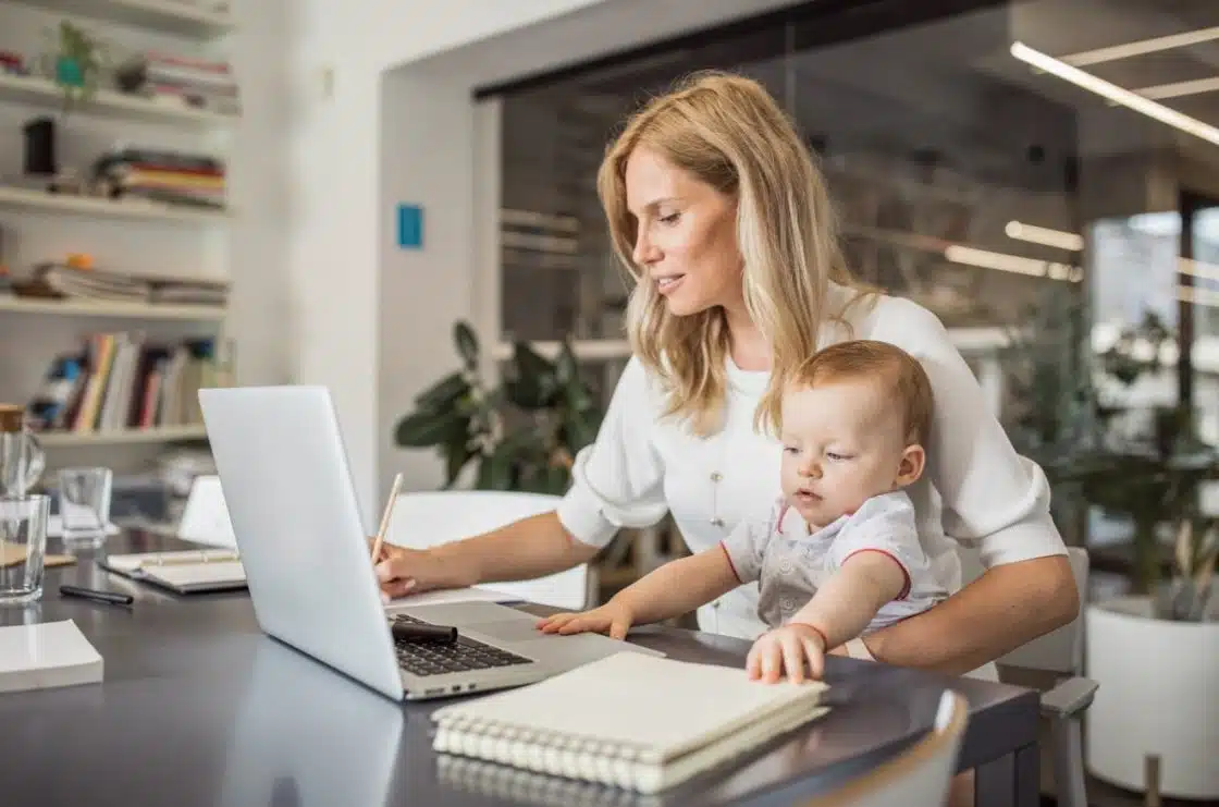 Comment concilier vie professionnelle et maternité : les solutions pour travailler à temps partiel