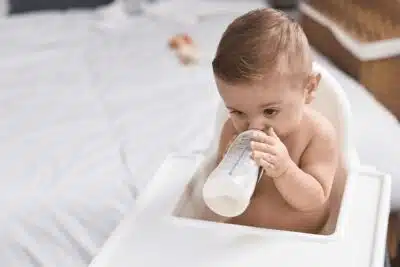 Le lait bébé : un soutien nutritionnel essentiel pour les tout-petits